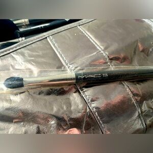 MAC 226 Small Tapered Blending Brush (Limited Edition, BNIP)